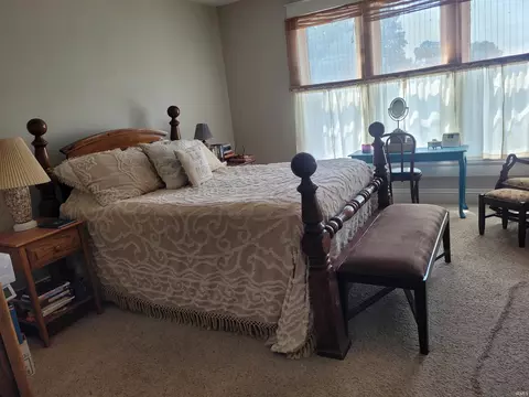 Bedroom - 429 E Third St, Mount Vernon, IN 47620 photo 2 of 6