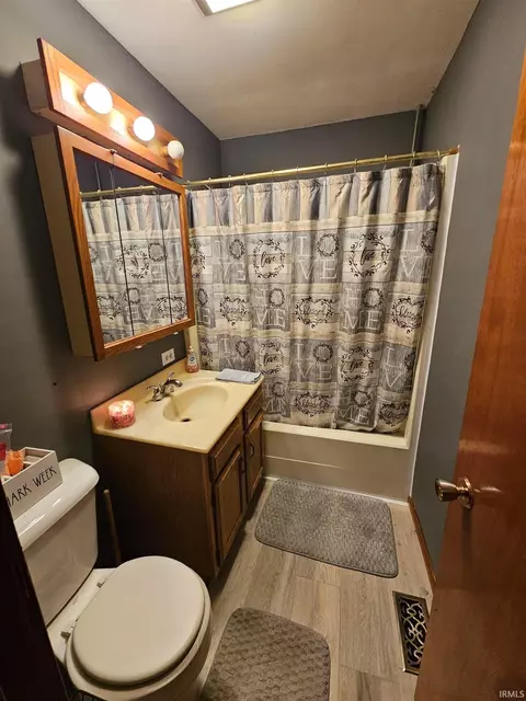 Bath - 1261 Daniel St, Wabash, IN 46992 photo 1 of 1