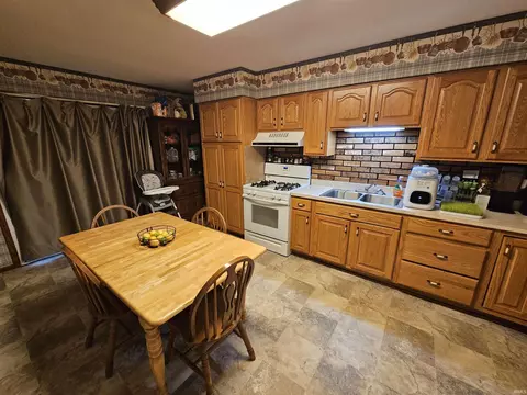 Kitchen - 1261 Daniel St, Wabash, IN 46992 photo 2 of 2