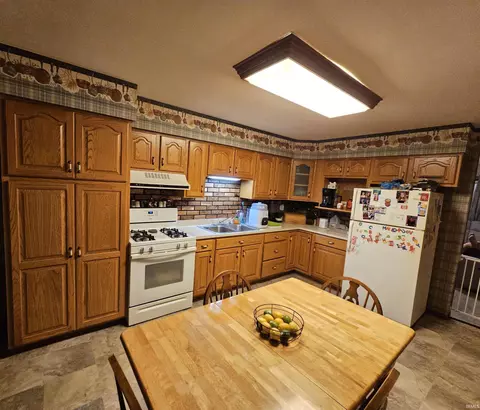 Kitchen - 1261 Daniel St, Wabash, IN 46992 photo 1 of 2