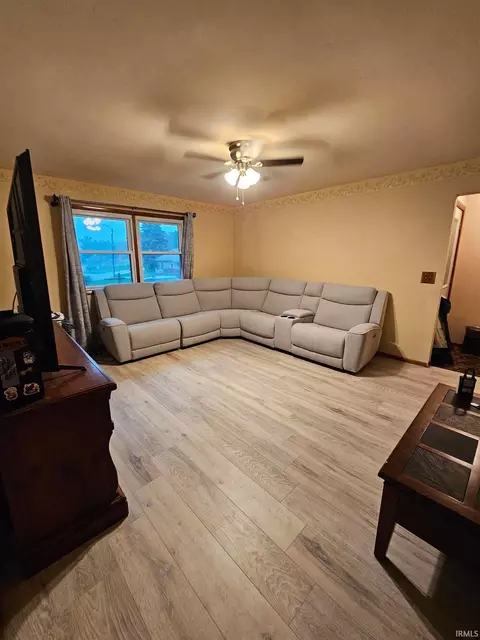 Living - 1261 Daniel St, Wabash, IN 46992 photo 1 of 2