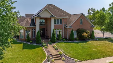 8077 Clearview Dr, Newburgh, IN 47630