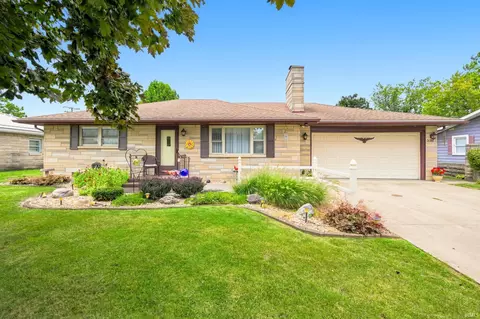 3311 N Lanewood Dr, Muncie, IN 47304
