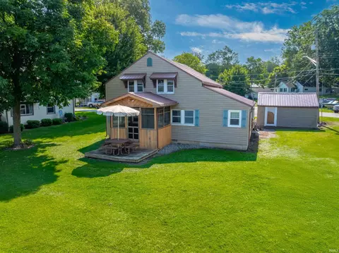 801 N Edgewater St, Silver Lake, IN 46982
