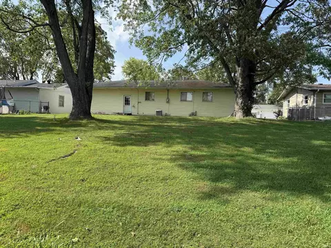 2824 Broadview Dr, Bedford, IN 47421 photo 2
