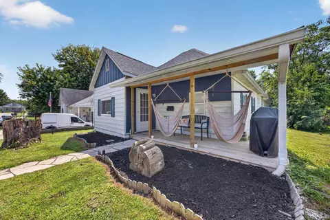 Exterior - 617 S 8th St, Mitchell, IN 47446 photo 2 of 16