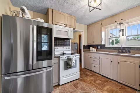 Kitchen - 1201 W Warren St, Mitchell, IN 47446 photo 2 of 3