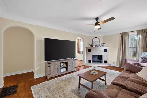Living - 1201 W Warren St, Mitchell, IN 47446 photo 1 of 3