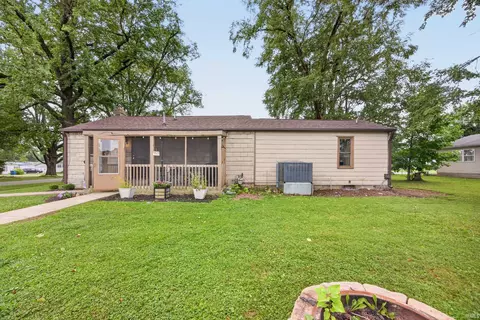 Exterior - 1201 W Warren St, Mitchell, IN 47446 photo 9 of 12