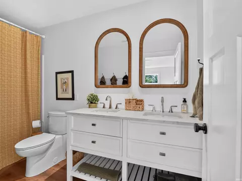 Bath - 6031 E Pickwick Rd, Syracuse, IN 46567 photo 5 of 7