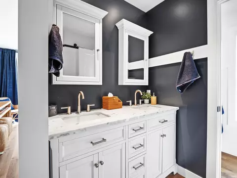 Bath - 6031 E Pickwick Rd, Syracuse, IN 46567 photo 6 of 7