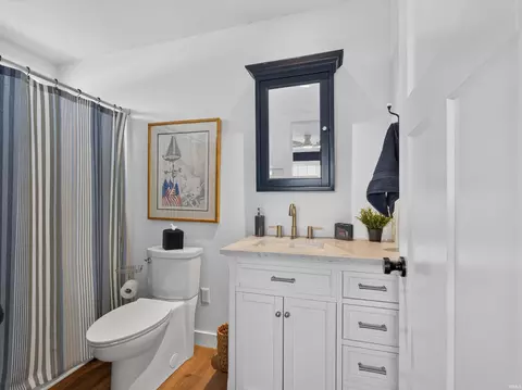 Bath - 6031 E Pickwick Rd, Syracuse, IN 46567 photo 4 of 7