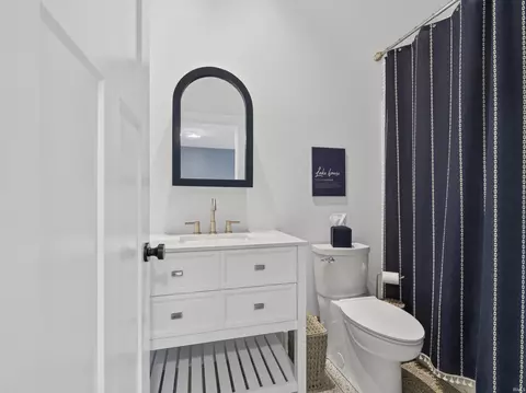 Bath - 6031 E Pickwick Rd, Syracuse, IN 46567 photo 7 of 7