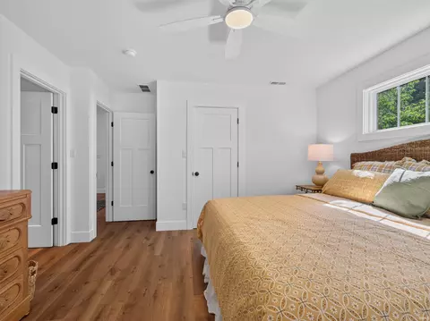 Bedroom - 6031 E Pickwick Rd, Syracuse, IN 46567 photo 6 of 8