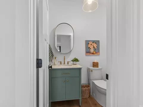 Bath - 6031 E Pickwick Rd, Syracuse, IN 46567 photo 1 of 7