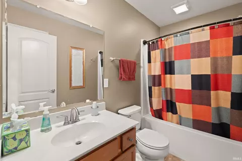 Bath - 1448 Dexter Ct, Jasper, IN 47546 photo 2 of 2