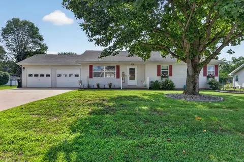 205 Georgian Ln, Logansport, IN 46947