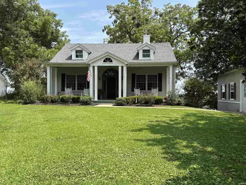 323 S 2nd St, Rockport, IN 47635