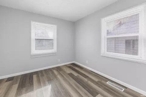 Bedroom - 2526 Birk Dr, Jasper, IN 47546 photo 2 of 3