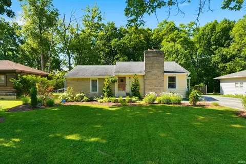 927 Louisedale Dr, Fort Wayne, IN 46808