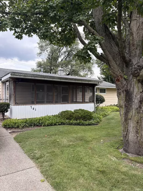 741 Patterson Dr, South Bend, IN 46615