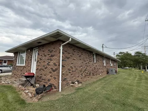 614 E 16th St, Jasper, IN 47546 photo 2