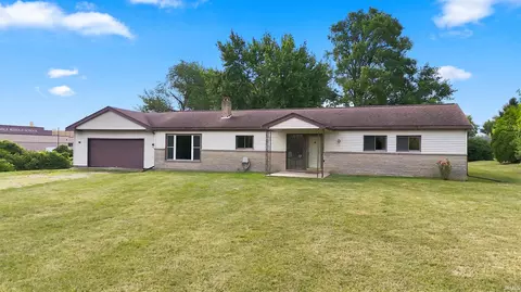 501 Drake Rd, Kendallville, IN 46755