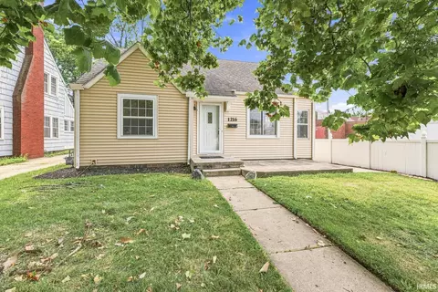 1216 Longfellow Ave, South Bend, IN 46615