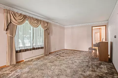 Living - 121 E Orange St, Cromwell, IN 46732 photo 3 of 4