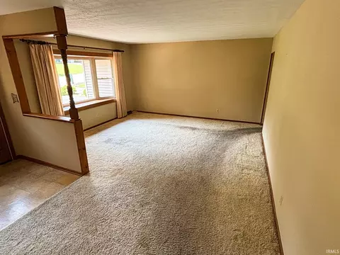 Living - 1517 Elliston Dr, Bloomington, IN 47401 photo 2 of 6