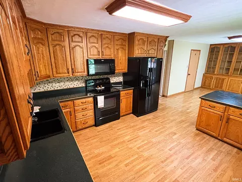 Kitchen - 1517 Elliston Dr, Bloomington, IN 47401 photo 2 of 5