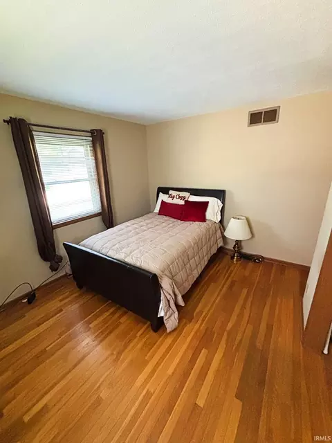 Bedroom - 1517 Elliston Dr, Bloomington, IN 47401 photo 8 of 9