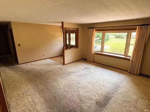 Living - 1517 Elliston Dr, Bloomington, IN 47401 photo 3 of 6