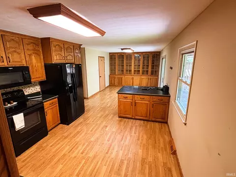 Kitchen - 1517 Elliston Dr, Bloomington, IN 47401 photo 3 of 5