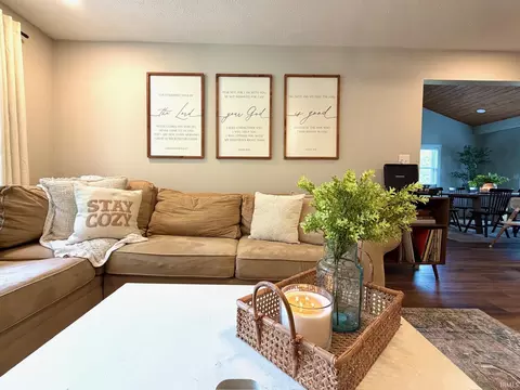 Living - 1115 Lafayette Ave, Oolitic, IN 47451 photo 4 of 10