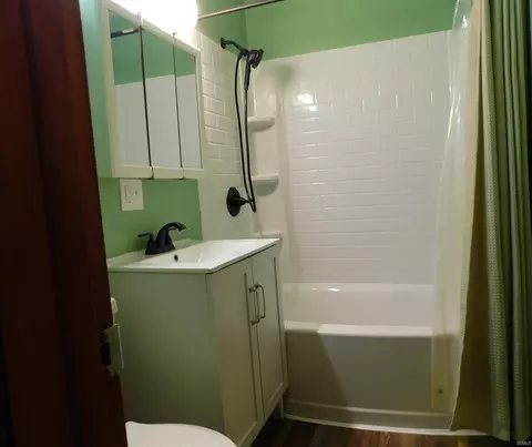 Bath - 320 20th St, Bedford, IN 47421 photo 1 of 1