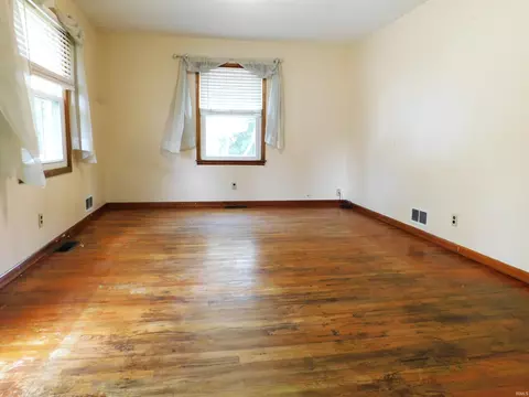 Living - 320 20th St, Bedford, IN 47421 photo 1 of 1