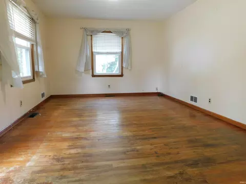 Living - 320 20th St, Bedford, IN 47421 photo 1 of 1