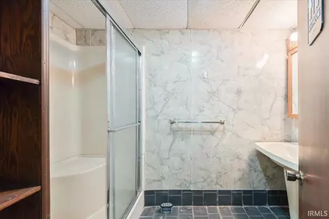 Bath - 1545 E Moffett Ln, Bloomington, IN 47401 photo 3 of 4