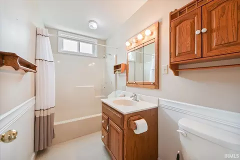 Bath - 1545 E Moffett Ln, Bloomington, IN 47401 photo 2 of 4