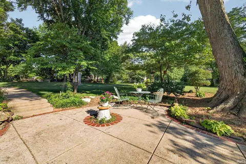 Exterior - 306 E Oliver Dr, Bloomington, IN 47408 photo 14 of 17