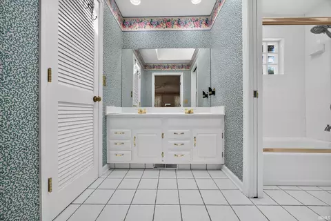 Bath - 306 E Oliver Dr, Bloomington, IN 47408 photo 3 of 4