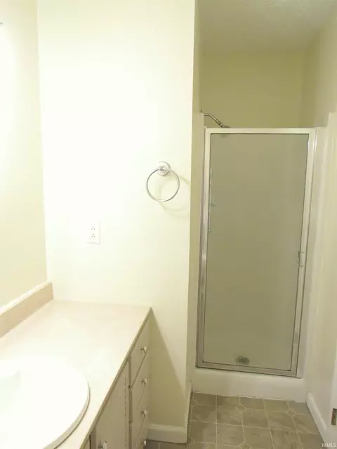 Bath - 1104 E Regency Dr, Bloomington, IN 47401 photo 2 of 4