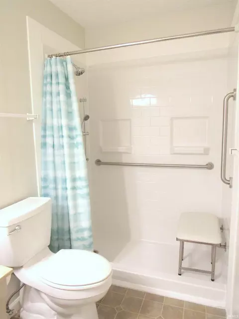 Bath - 1104 E Regency Dr, Bloomington, IN 47401 photo 4 of 4