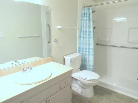 Bath - 1104 E Regency Dr, Bloomington, IN 47401 photo 3 of 4
