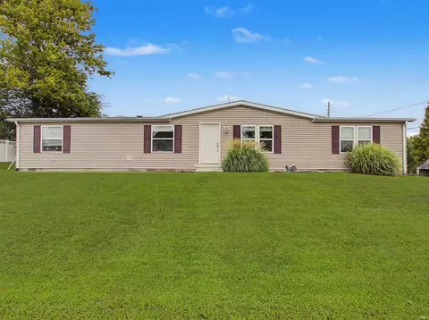 305 Queen St, Loogootee, IN 47553