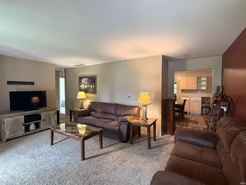Living - 2504 Kickapoo Dr, Lafayette, IN 47909 photo 2 of 4