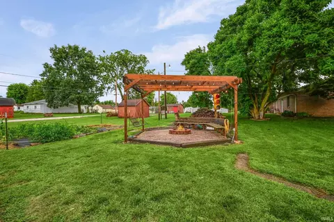 Exterior - 607 E Walnut St, Chalmers, IN 47929 photo 3 of 3