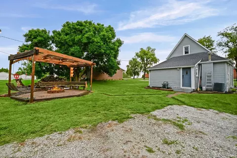 Exterior - 607 E Walnut St, Chalmers, IN 47929 photo 2 of 3