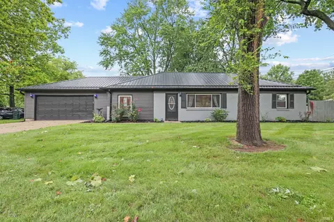 2426 W Sheffield Dr, Muncie, IN 47304